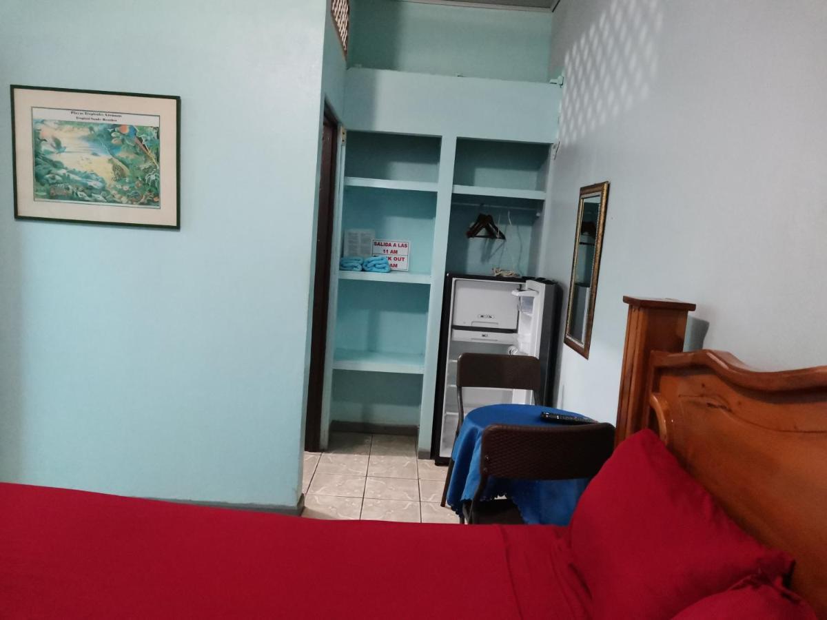 Cabinas Mitchaelle'S Puerto Viejo de Talamanca Eksteriør billede