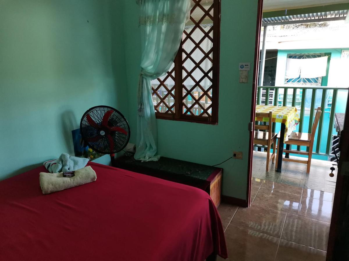 Cabinas Mitchaelle'S Puerto Viejo de Talamanca Eksteriør billede