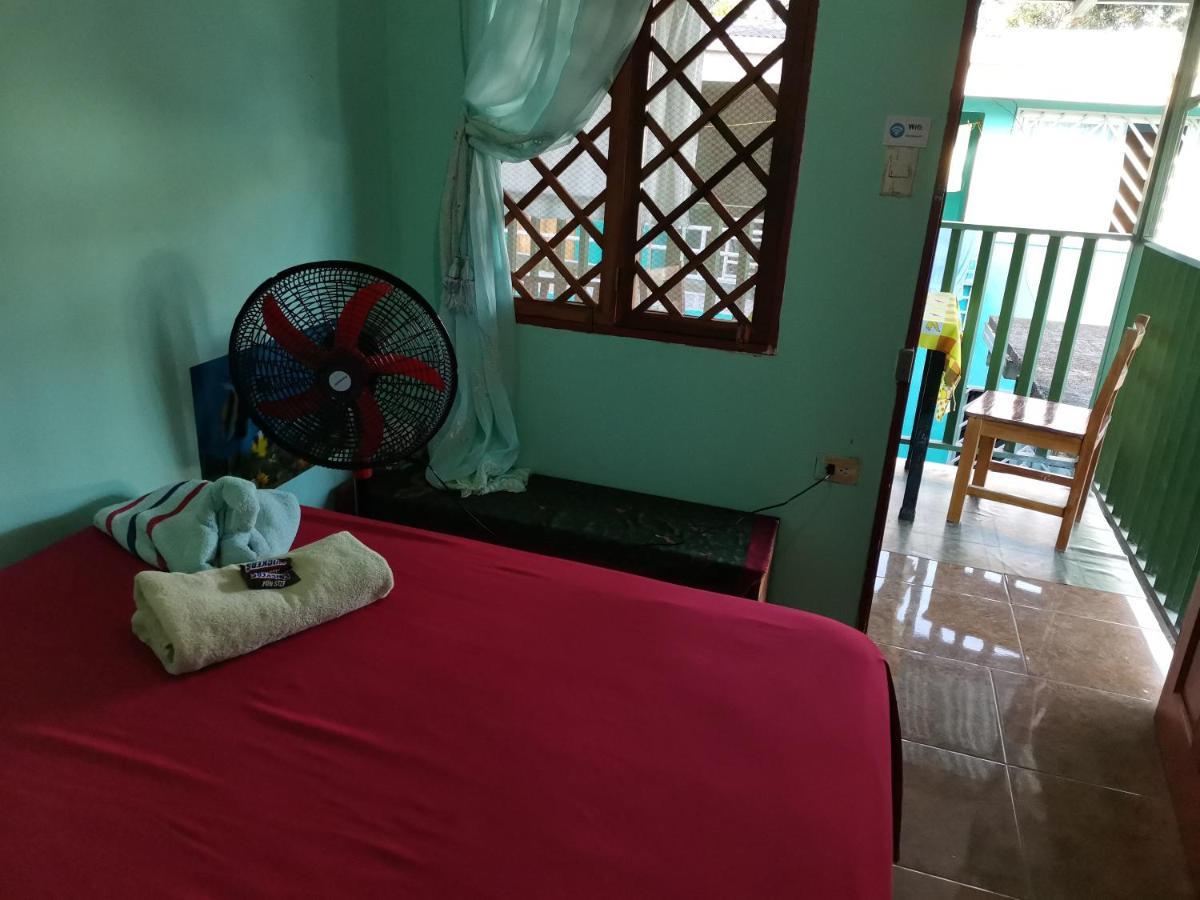 Cabinas Mitchaelle'S Puerto Viejo de Talamanca Eksteriør billede