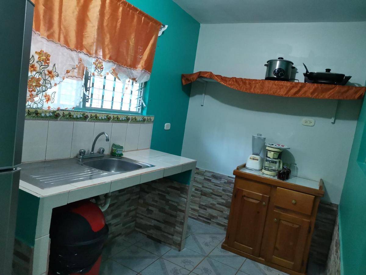 Cabinas Mitchaelle'S Puerto Viejo de Talamanca Eksteriør billede