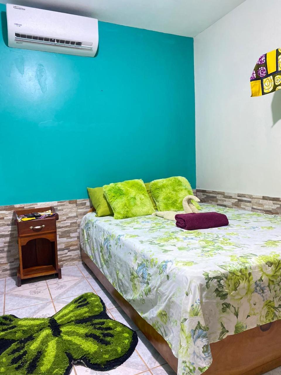 Cabinas Mitchaelle'S Puerto Viejo de Talamanca Eksteriør billede