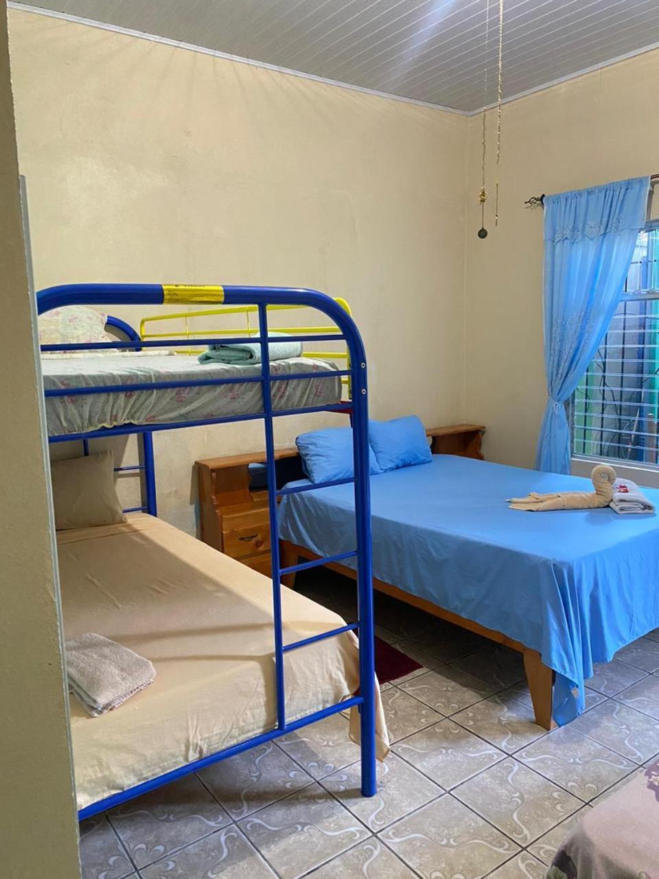Cabinas Mitchaelle'S Puerto Viejo de Talamanca Eksteriør billede